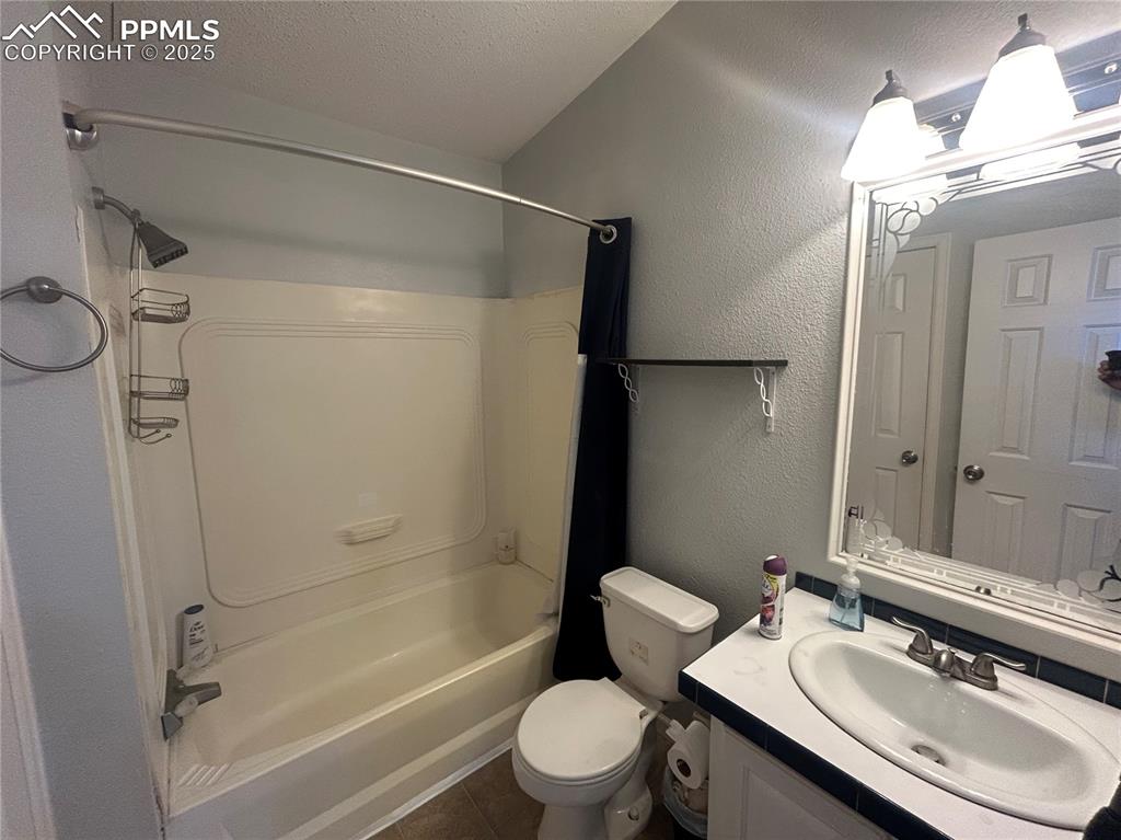 Image 17 of 26: Bathroom