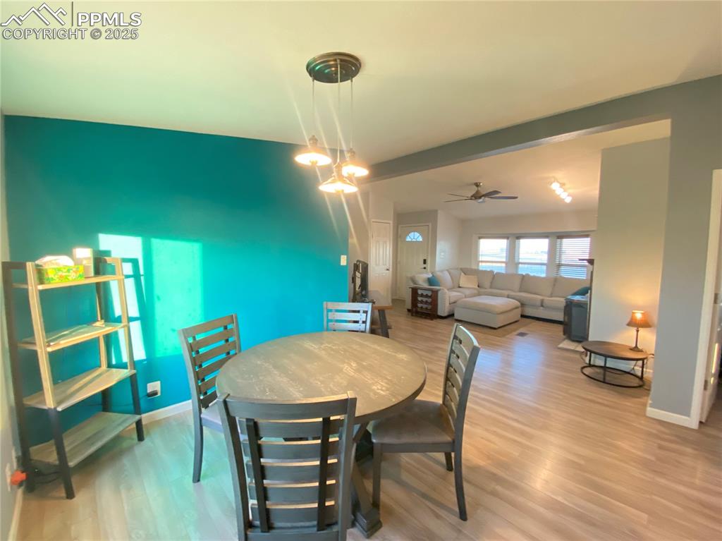 Image 7 of 26: Dining Area