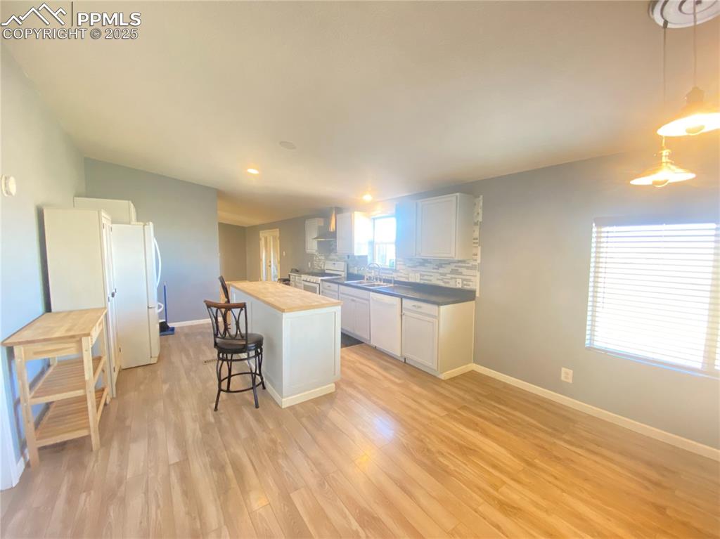 Image 8 of 26: Kitchen