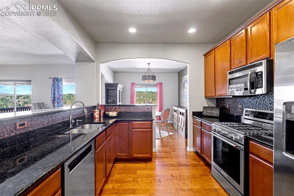 Image 14 of 43: Kitchen