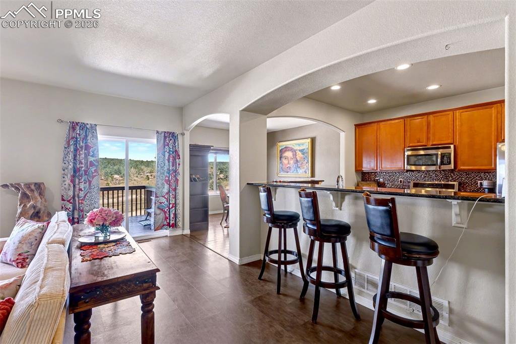 Image 16 of 43: Breakfast Area