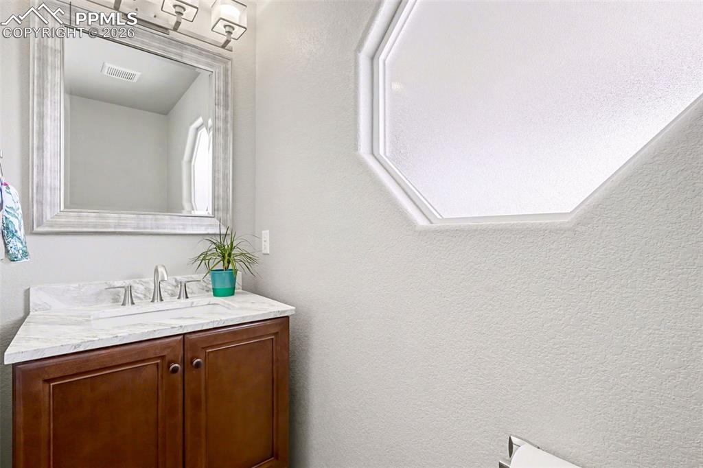 Image 18 of 43: Main level 1/2 bathroom