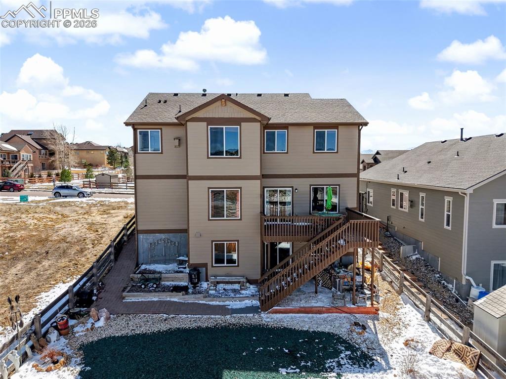 Image 40 of 43: Back of Structure