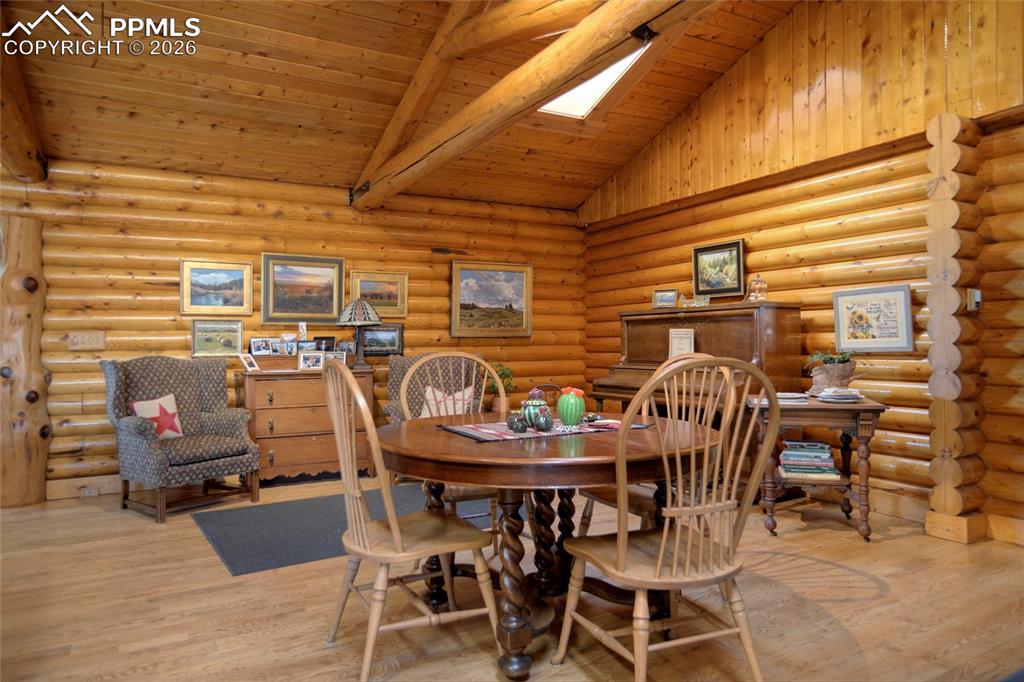 Image 11 of 49: Office