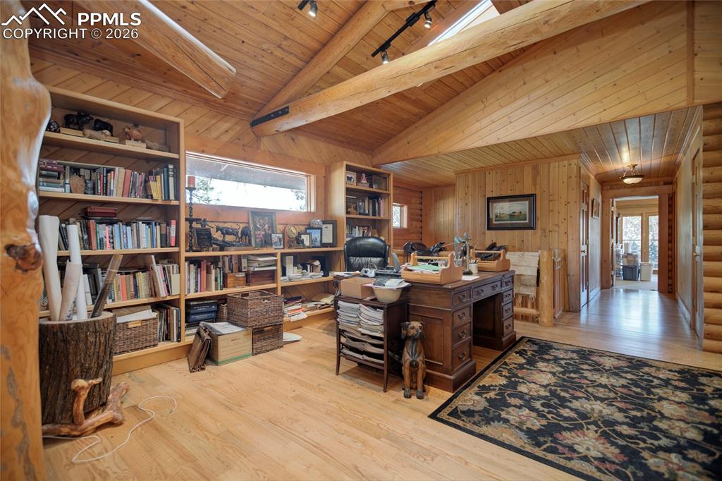 Image 14 of 49: Bathroom