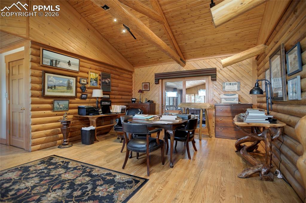 Image 15 of 49: Bedroom