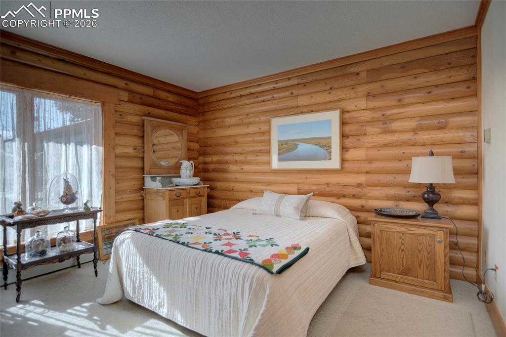 Image 16 of 49: Dining Area