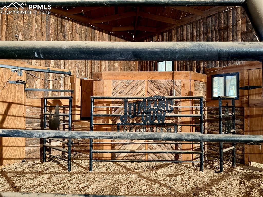 Image 27 of 49: Stable