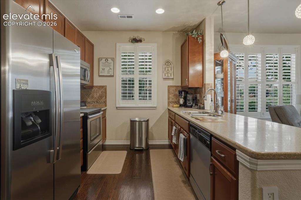 Image 12 of 47: Lots of counter space.
