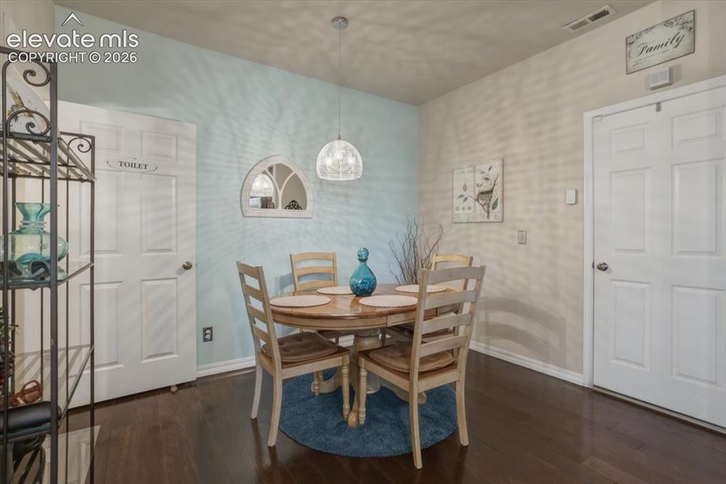 Image 15 of 47: Dining area.