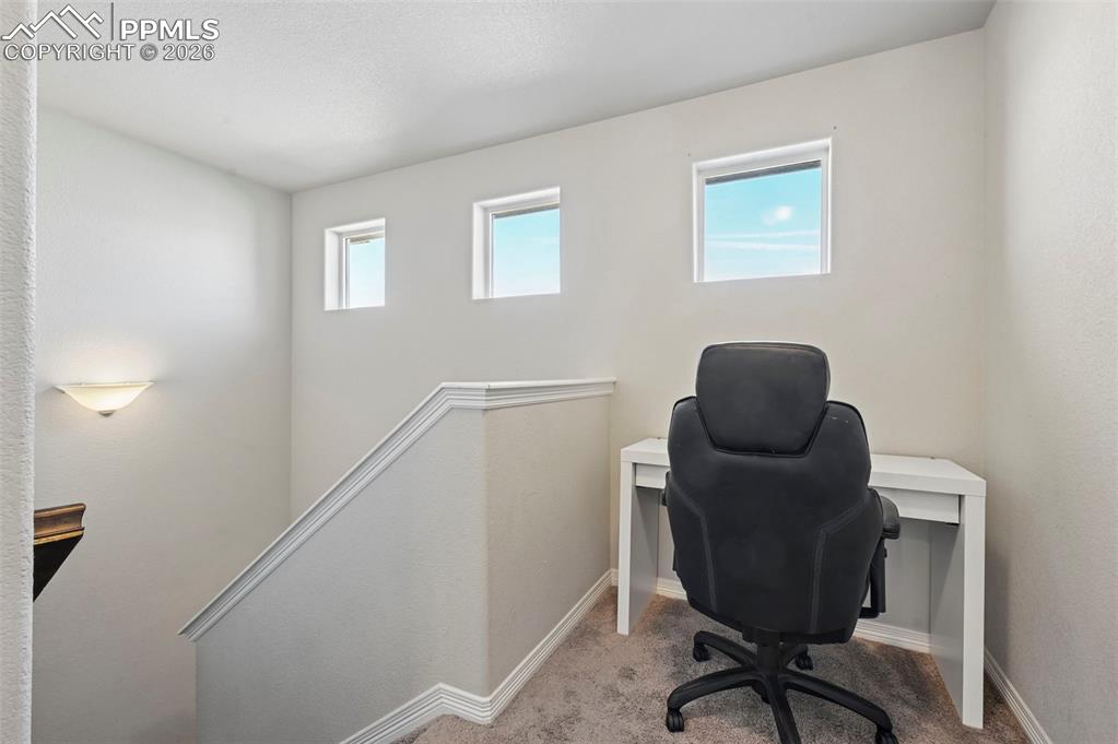 Image 21 of 33: Office