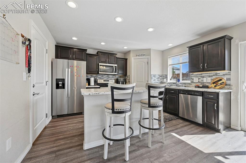 Image 27 of 33: Kitchen