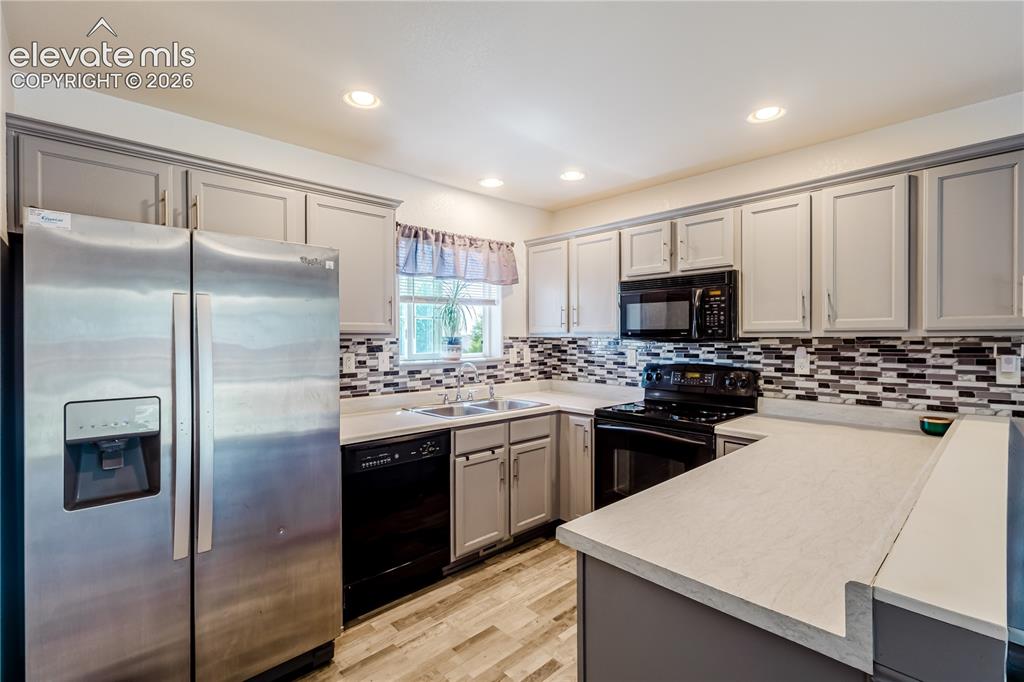 Image 13 of 29: Kitchen