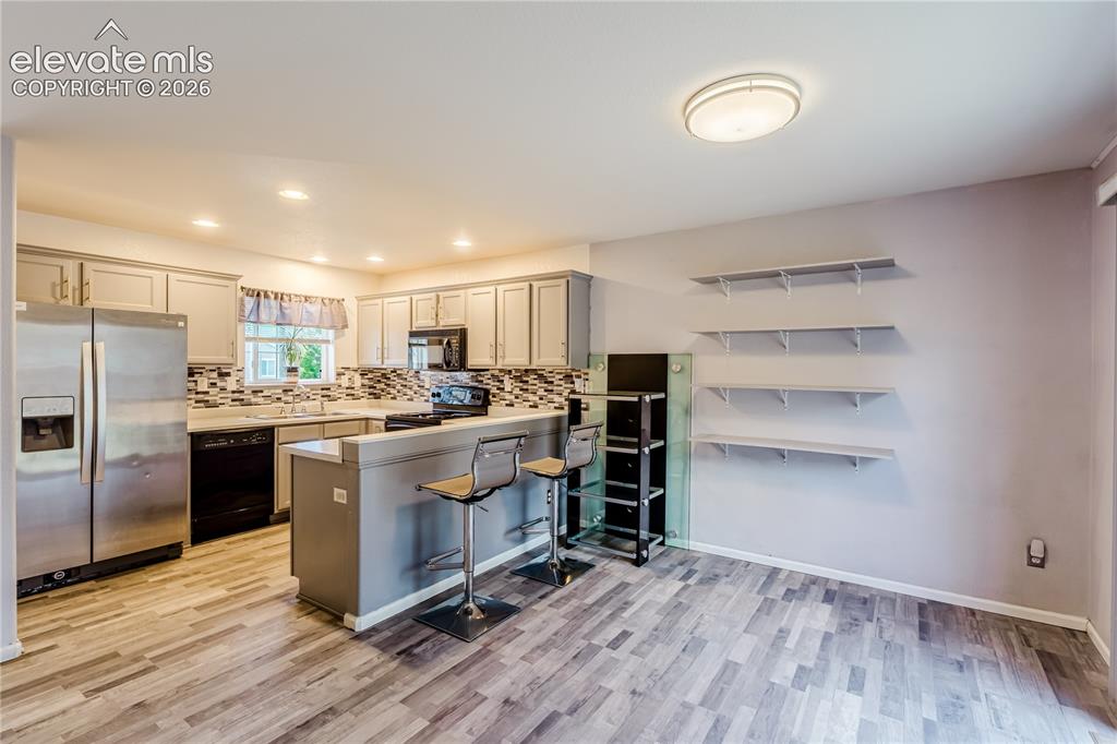 Image 14 of 29: Kitchen