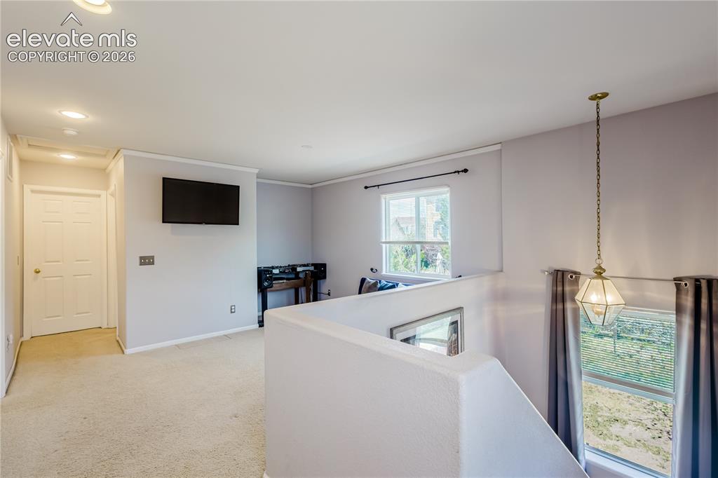 Image 18 of 29: Loft