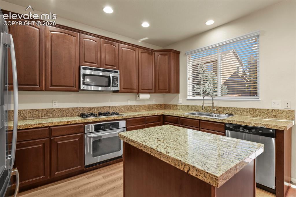Image 20 of 43: Kitchen
