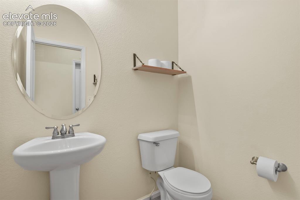 Image 26 of 43: Bathroom