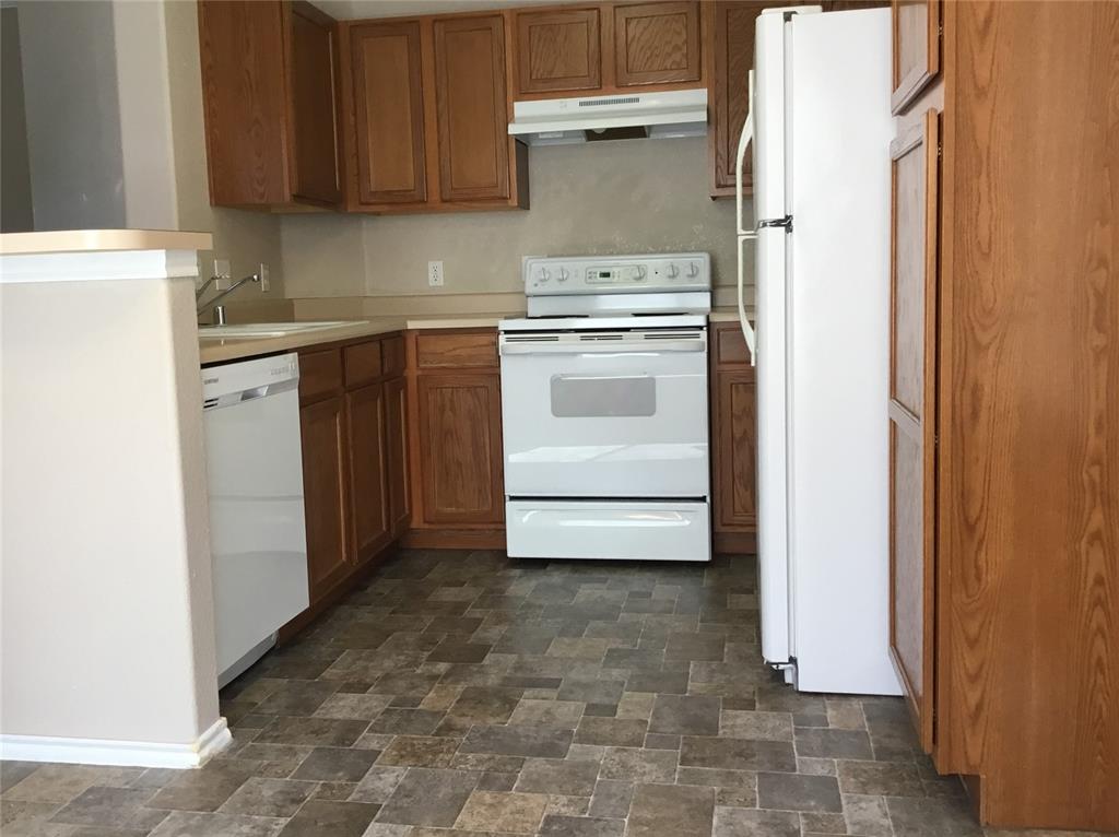 Image 6 of 7: Kitchen