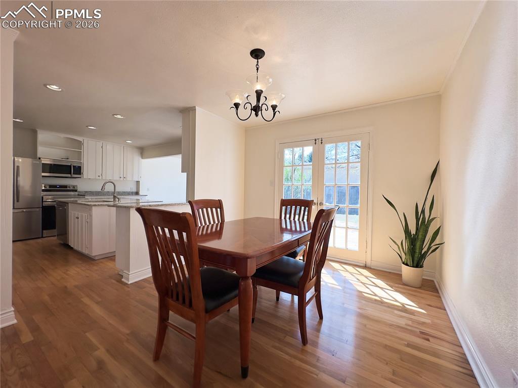 Image 11 of 37: Dining Area