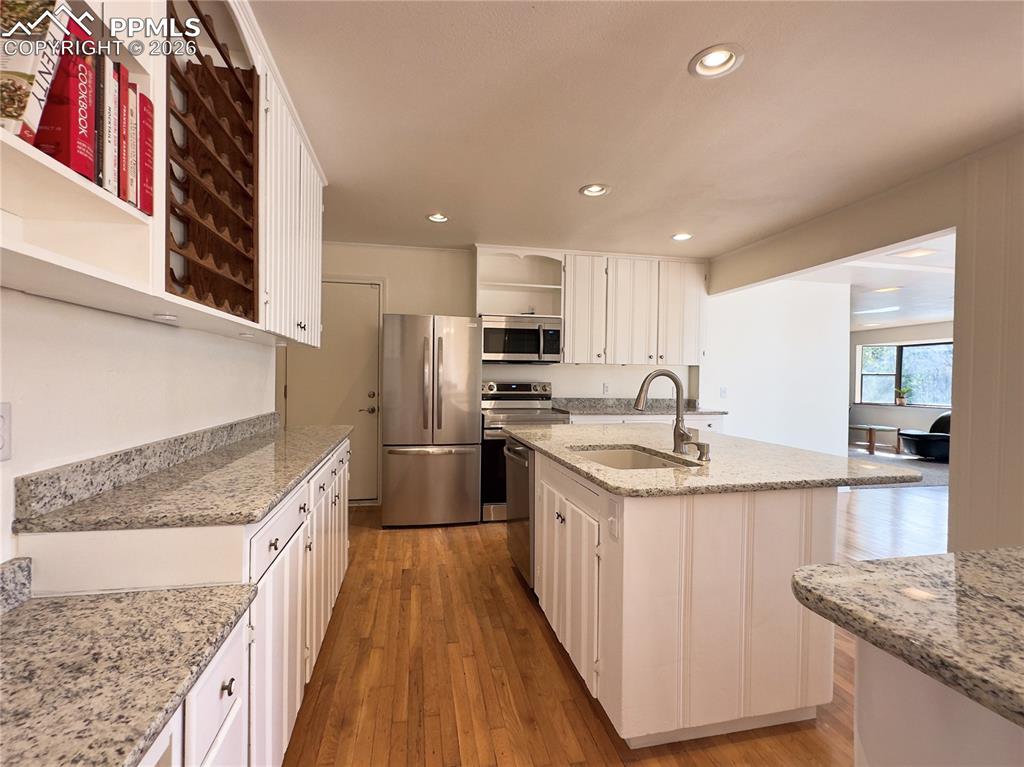 Image 13 of 37: Kitchen