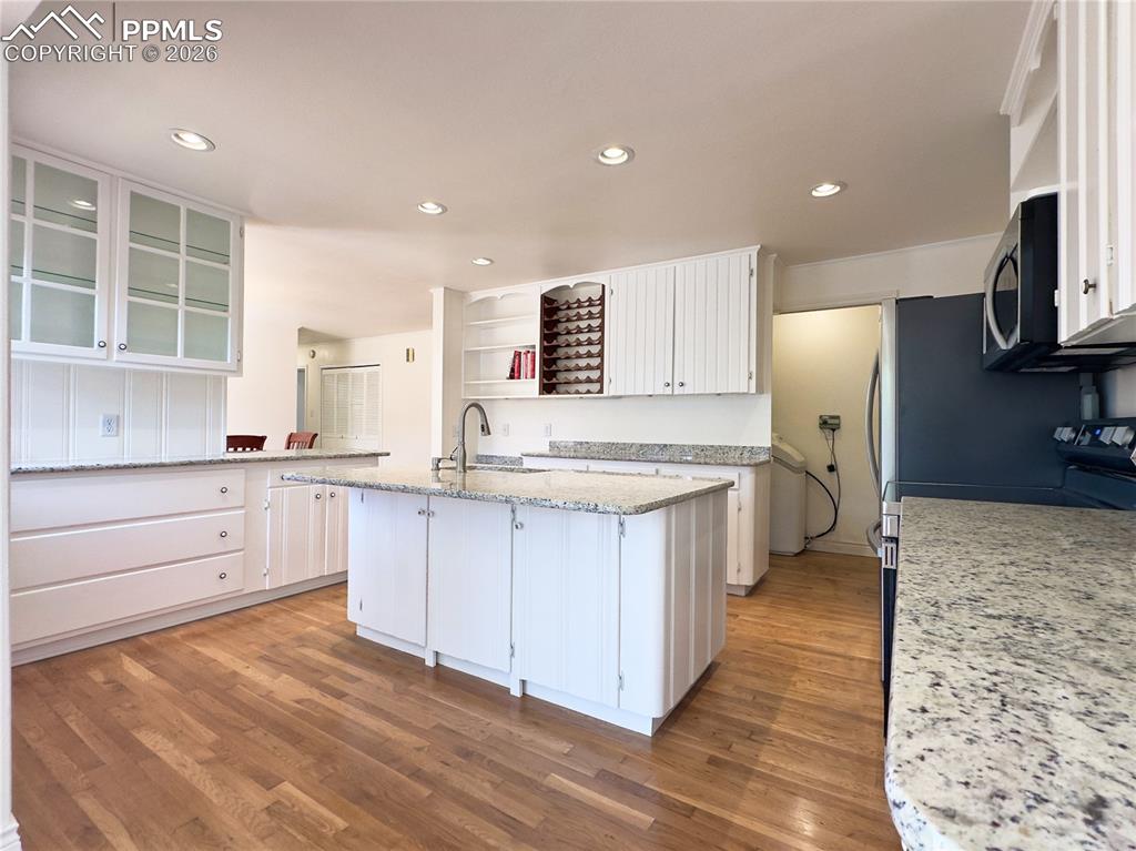 Image 14 of 37: Kitchen