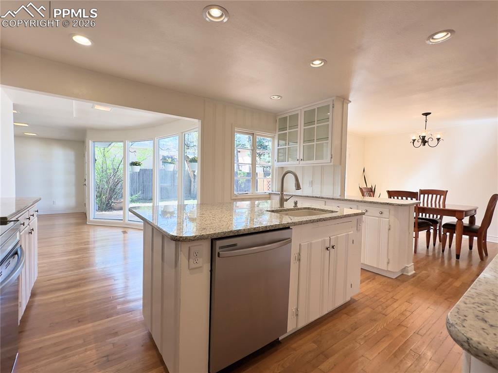 Image 15 of 37: Kitchen