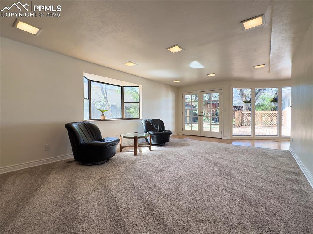 Image 18 of 37: Sitting Room