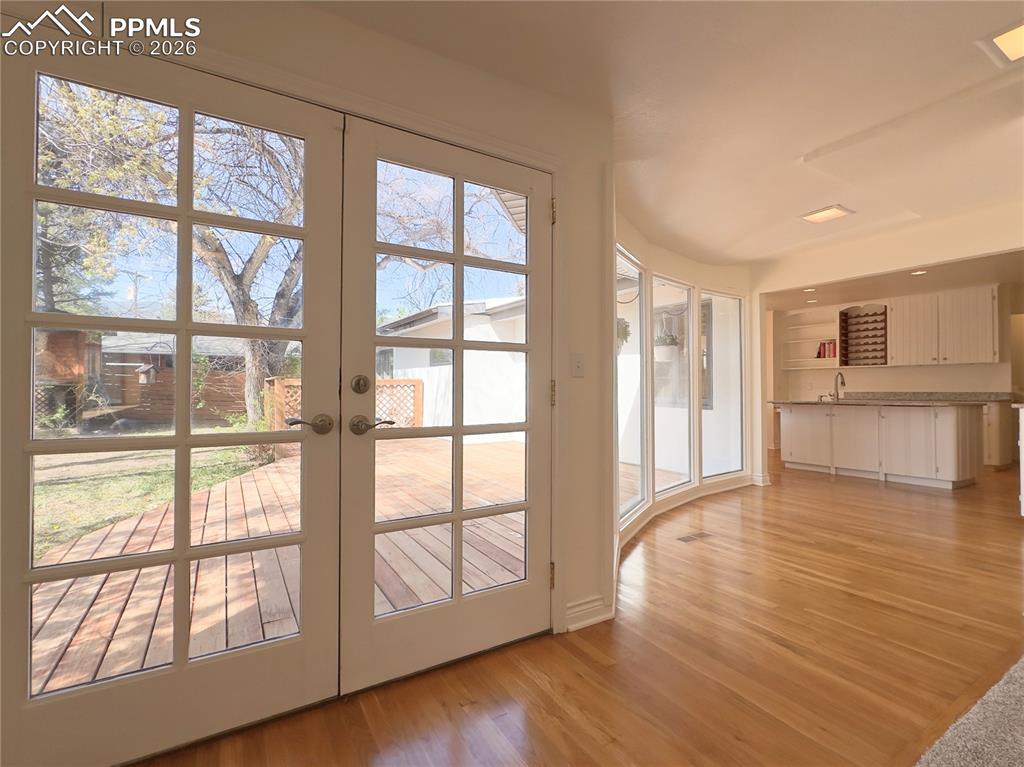 Image 19 of 37: Entry