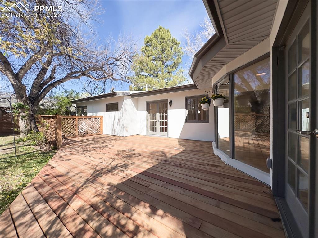 Image 26 of 37: Deck