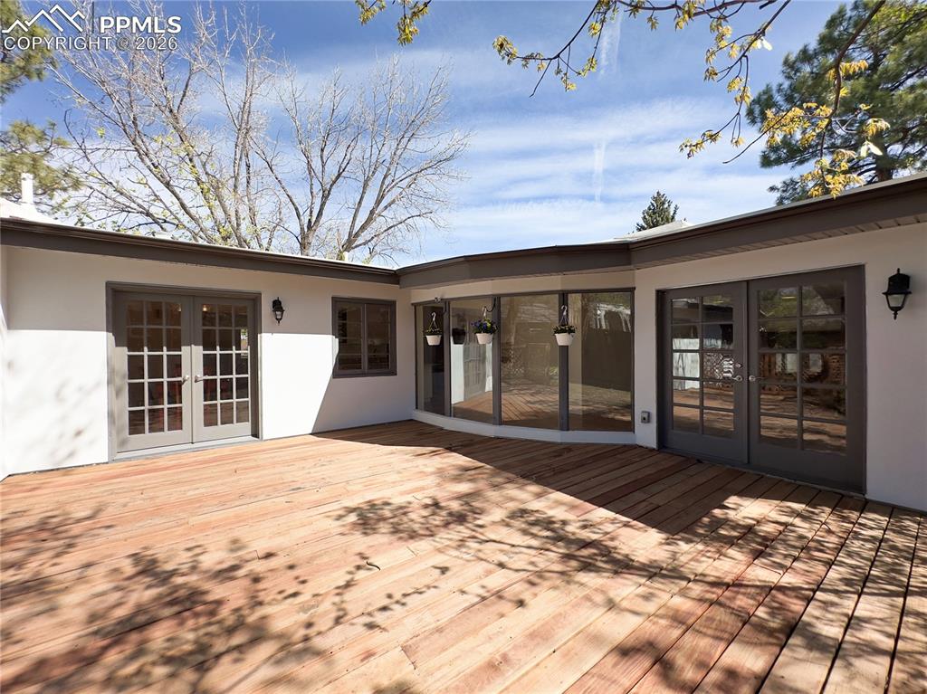 Image 28 of 37: Deck