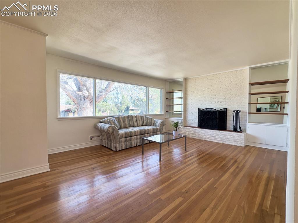 Image 7 of 37: Living Room