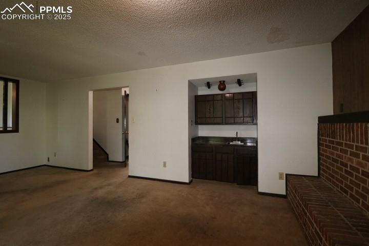 Image 26 of 32: Living Room