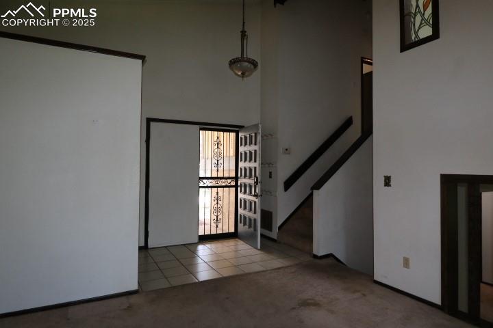 Image 3 of 32: Entry