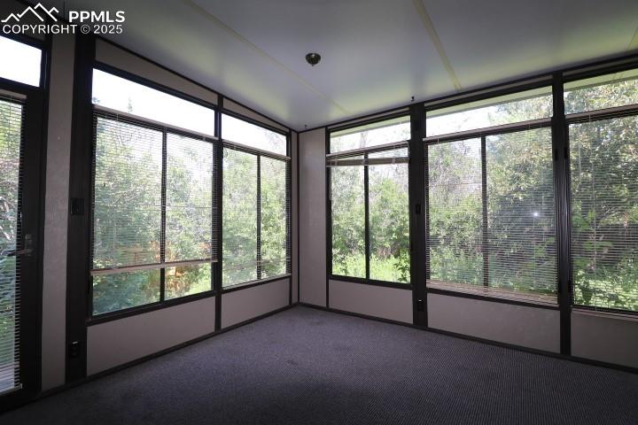 Image 30 of 32: Sun Room