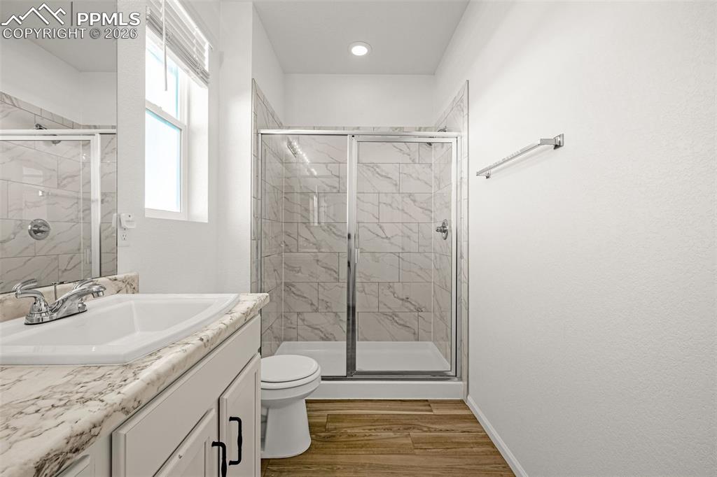 Image 17 of 27: Bathroom