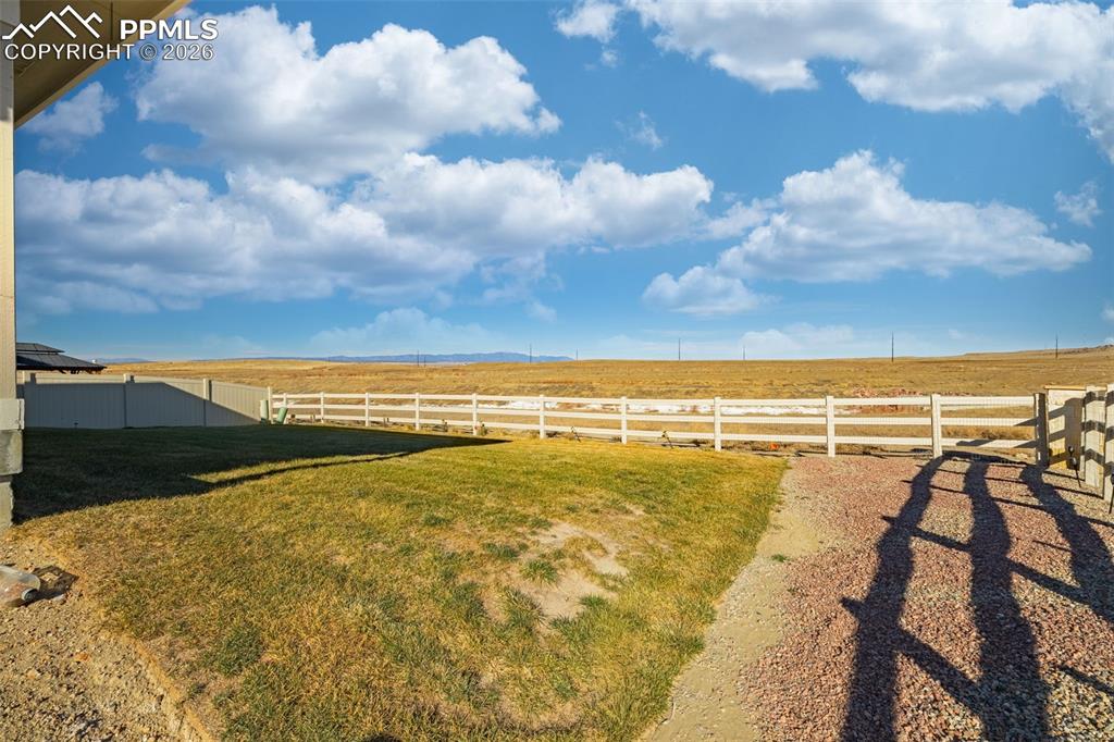 Image 27 of 27: Yard