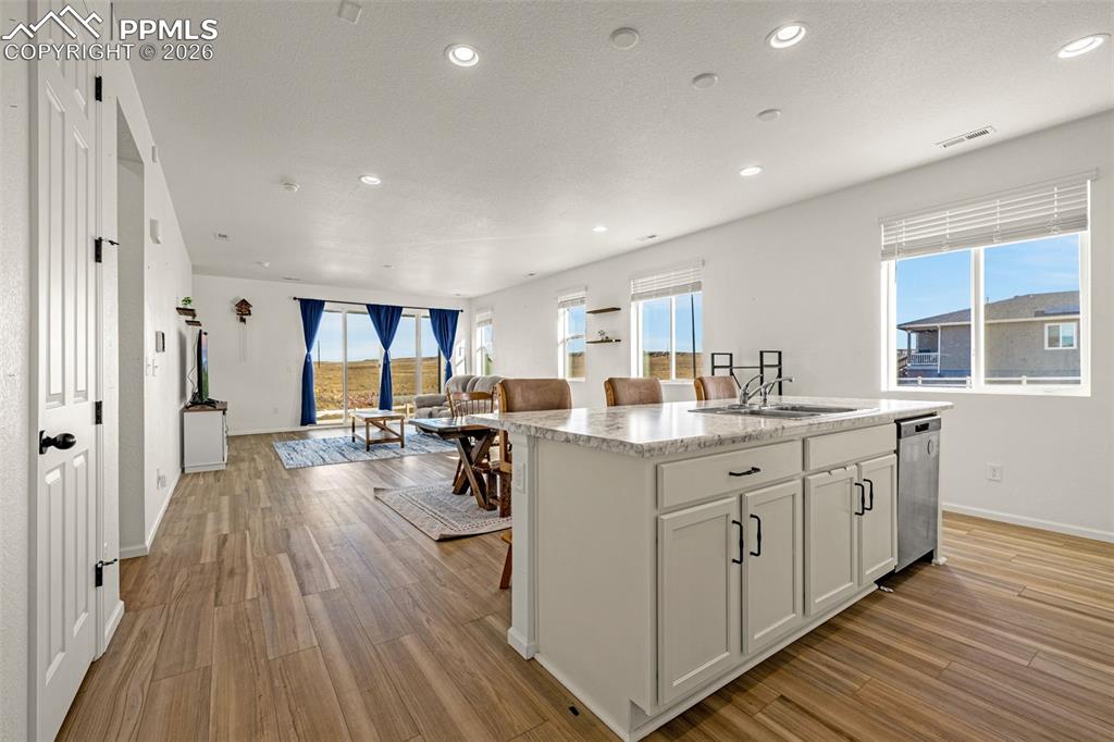 Image 4 of 27: Kitchen