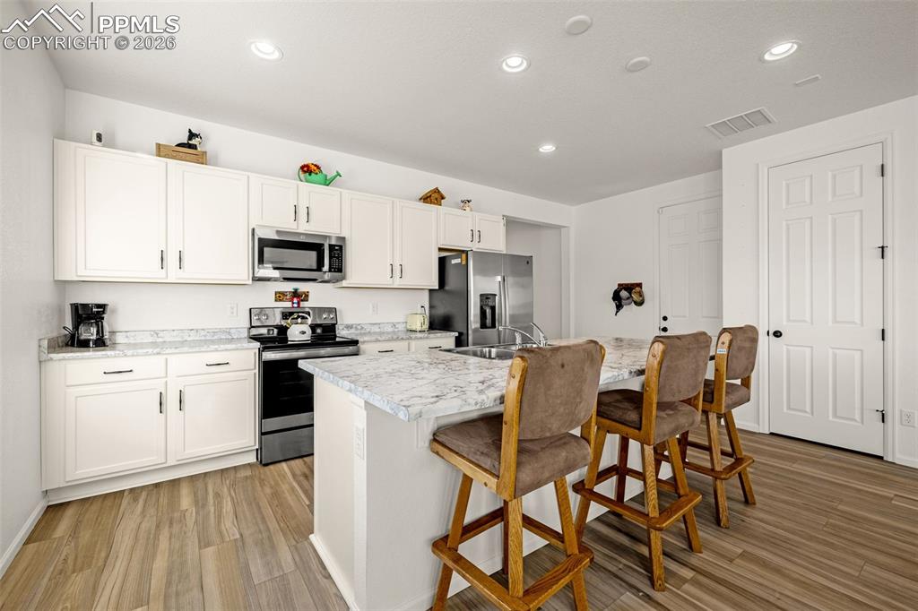 Image 5 of 27: Kitchen