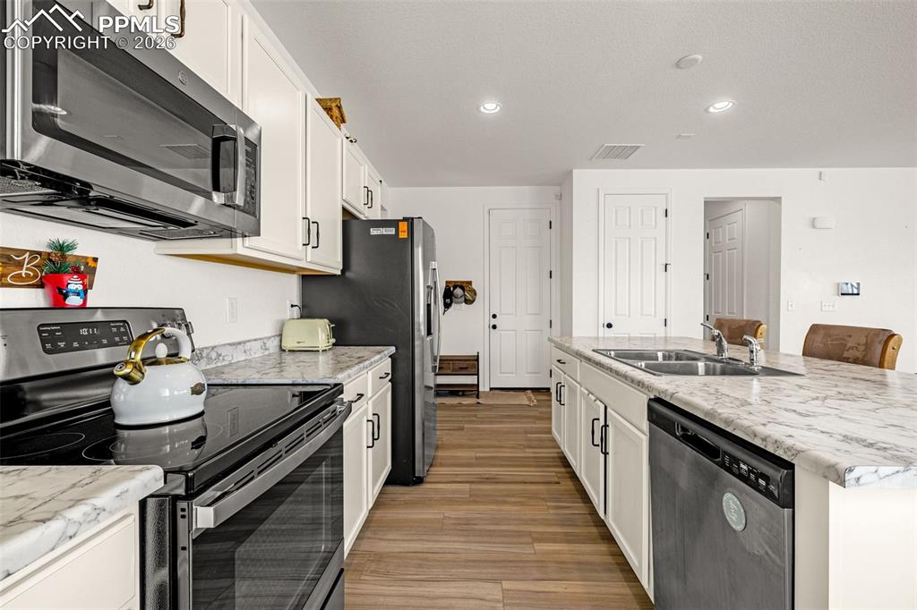 Image 6 of 27: Kitchen