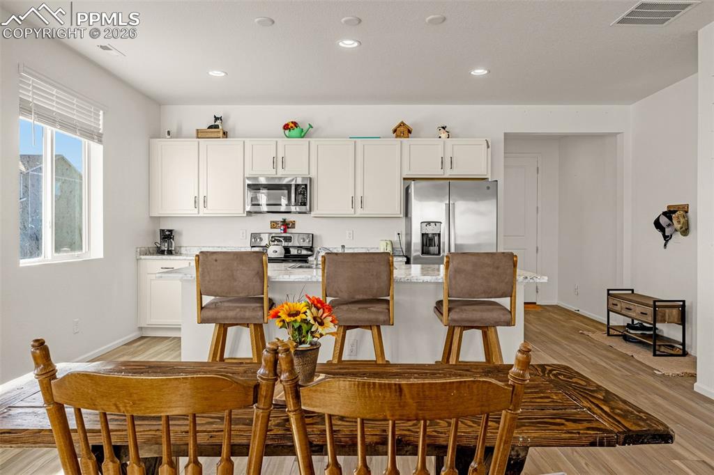 Image 8 of 27: Kitchen