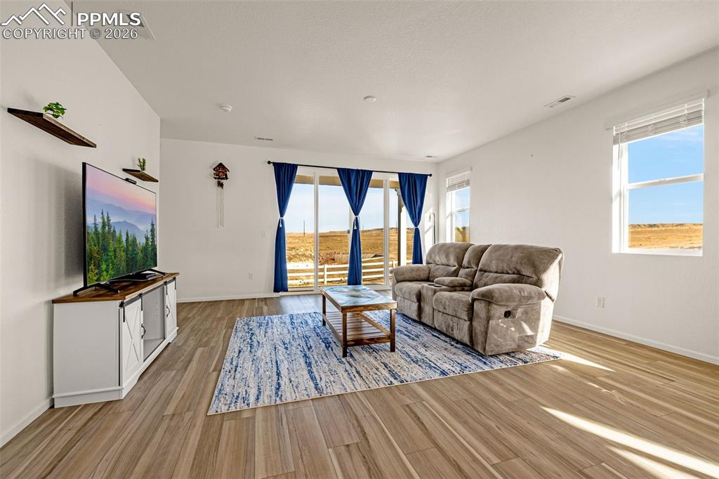 Image 9 of 27: Living Room