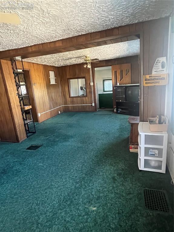 Image 15 of 16: Living Room
