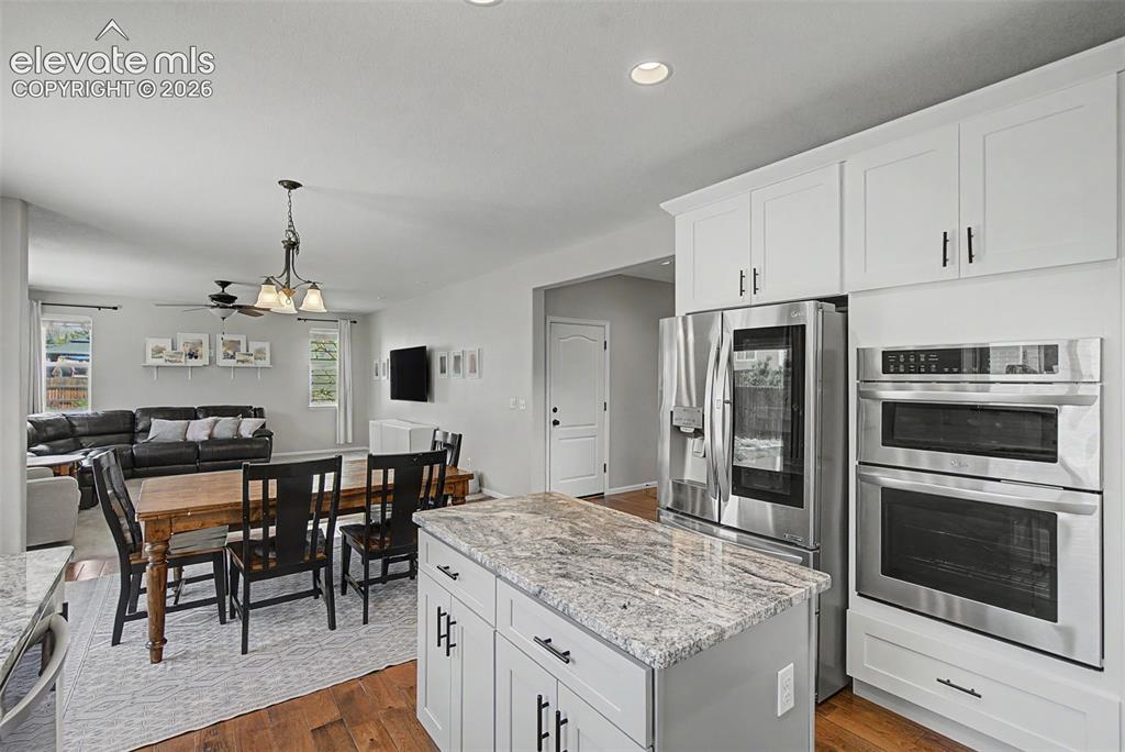 Image 10 of 46: Kitchen