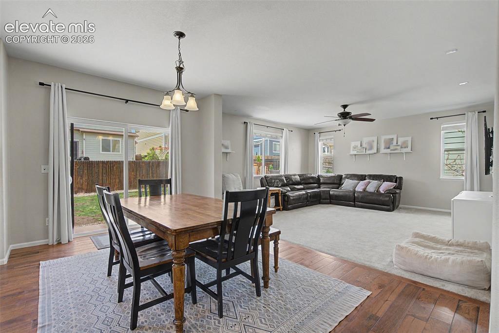 Image 11 of 46: Dining Area