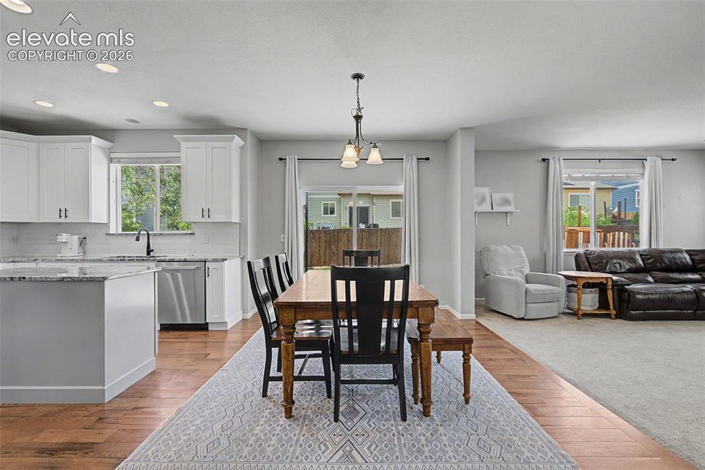 Image 3 of 46: Dining Area