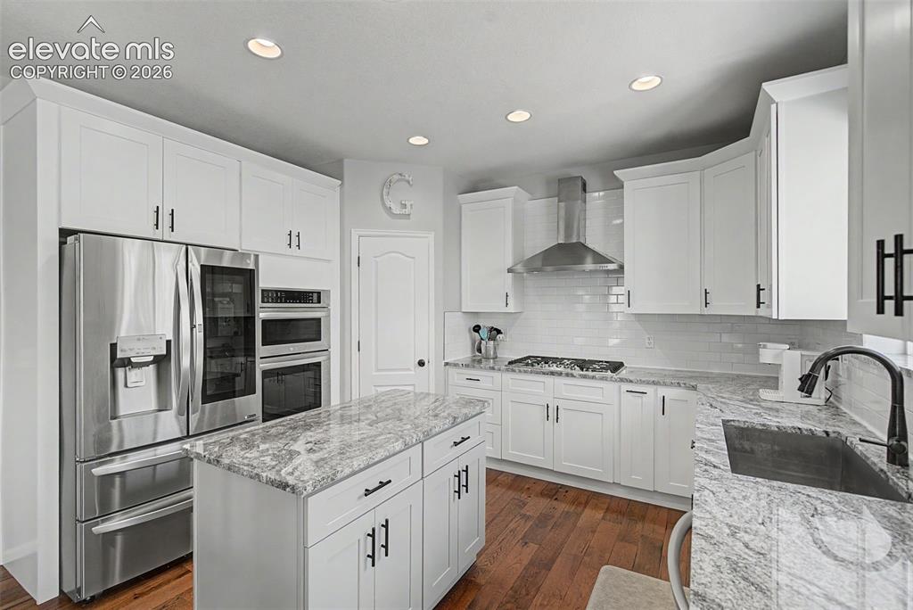 Image 6 of 46: Kitchen