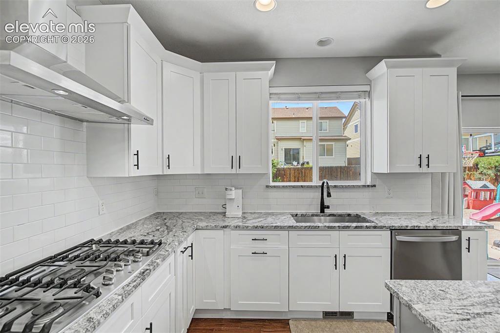 Image 9 of 46: Kitchen