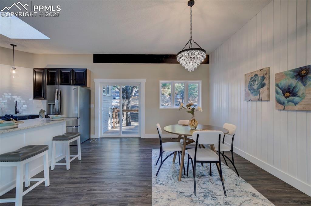 Image 13 of 49: Dining Area