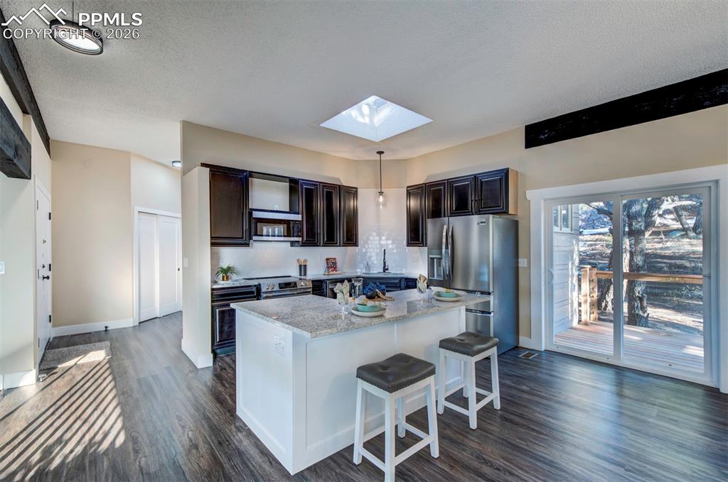 Image 17 of 49: Kitchen