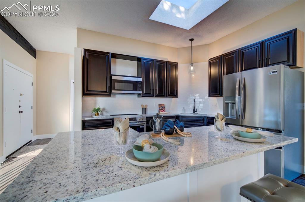 Image 18 of 49: Kitchen